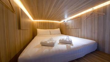 Safe på rommet, skrivebord, lydisolert og strykejern/-brett