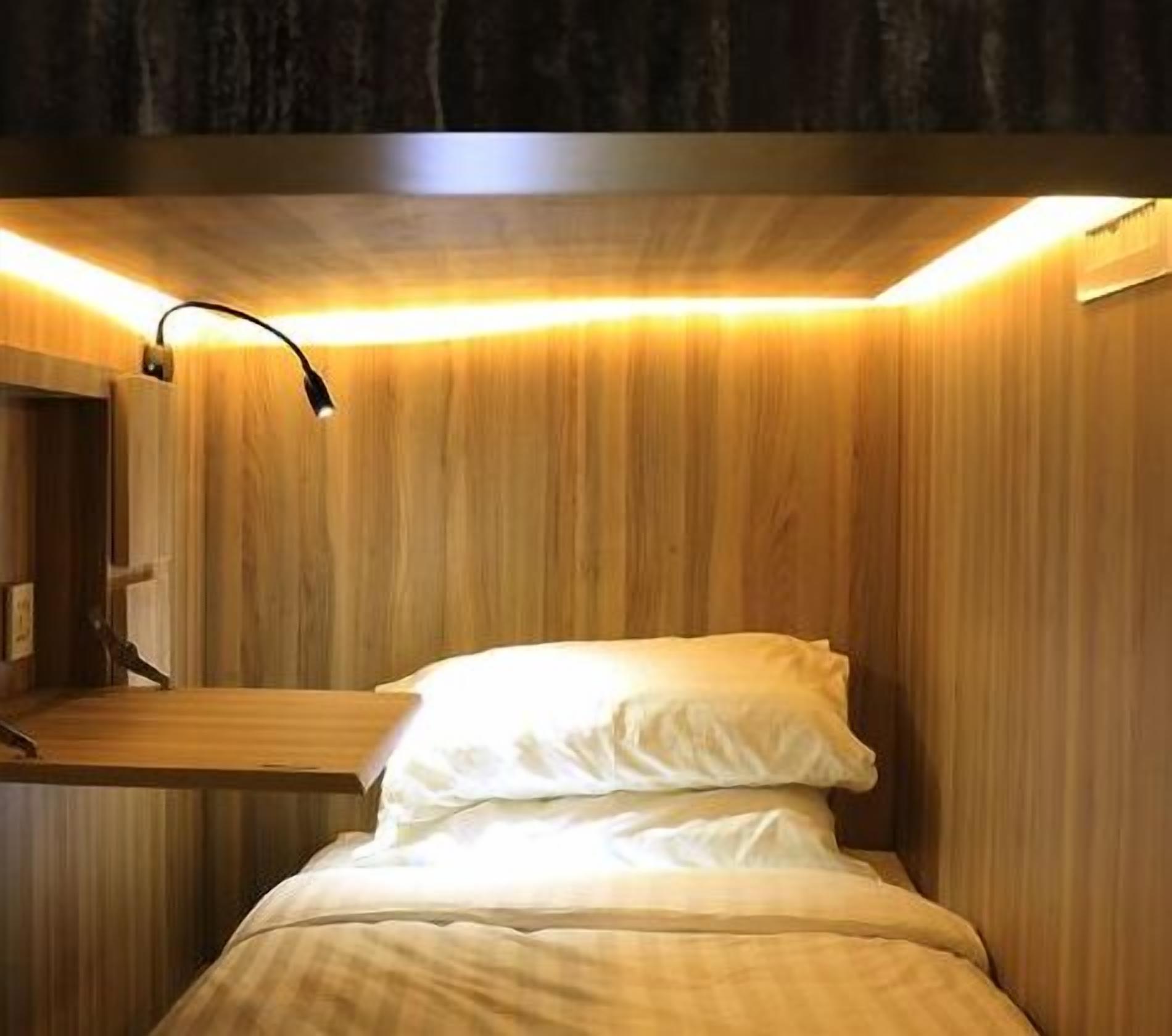 客房內保險箱、書桌、隔音、熨斗/熨衣板