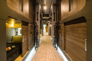 Literie hypoallergénique, coffres-forts dans les chambres, bureau