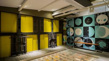 Capsule Suite X 8 | Allergikerbettwaren, Zimmersafe, Schreibtisch, kostenloses WLAN