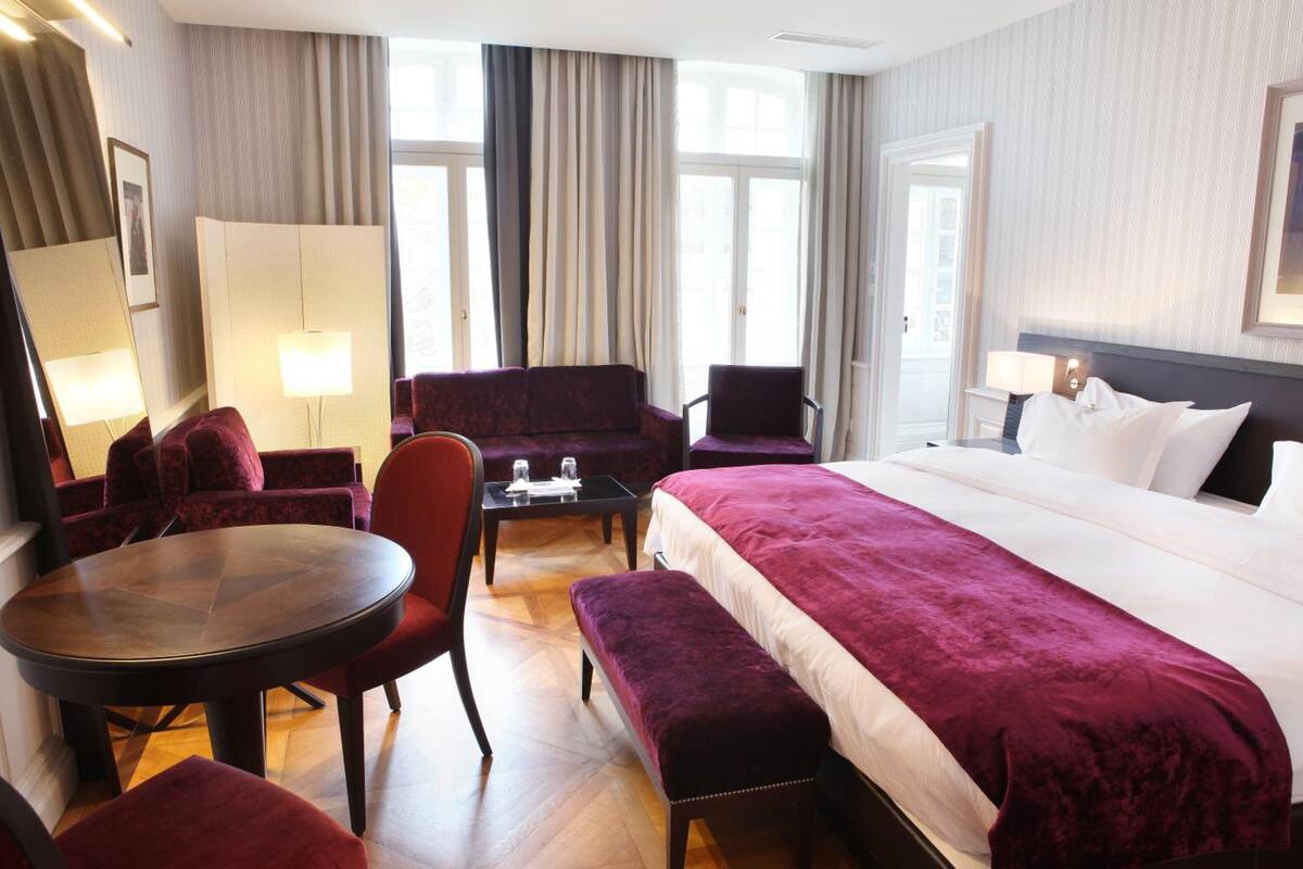 Hochwertige Bettwaren, Minibar, Zimmersafe, Schreibtisch