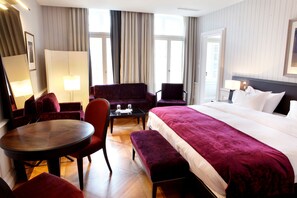 Ropa de cama de alta calidad y minibar 