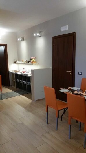 Breakfast area - La Maison des Rêves (Syracuse)