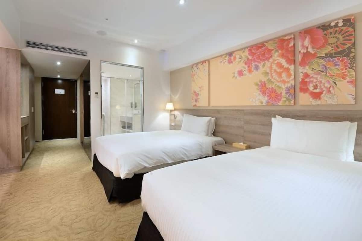 Bureau, chambres insonorisées, lits bébé (gratuits), Wi-Fi gratuit