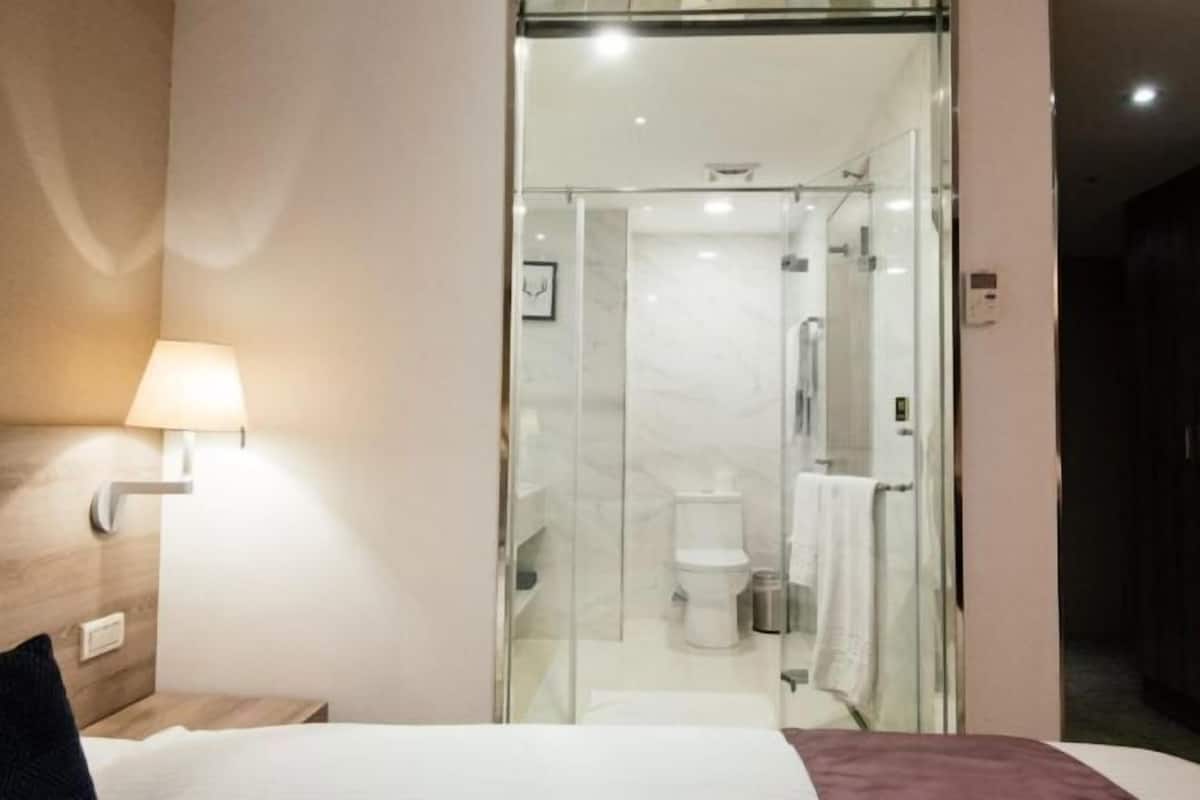 Bureau, chambres insonorisées, lits bébé (gratuits), Wi-Fi gratuit