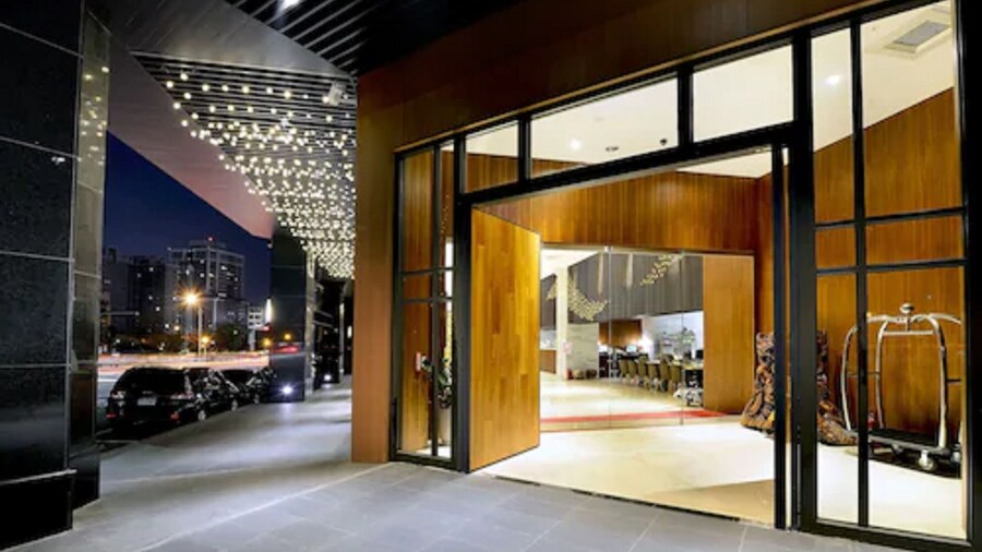 Aeris International Hotel