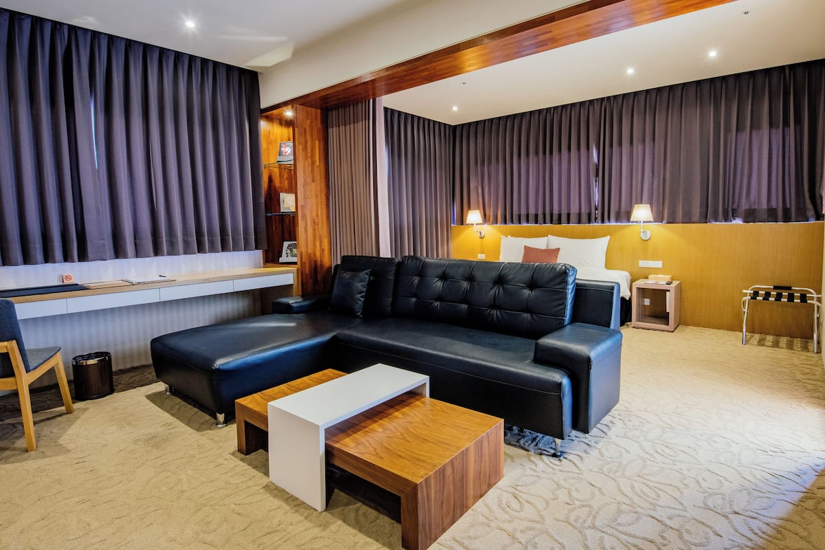 Incentive Business Double room | Desk, soundproofing, free cribs/infant beds, free WiFi