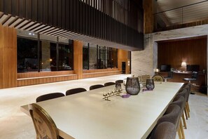 Lobby sitting area - Aeris International Hotel (Taichung)