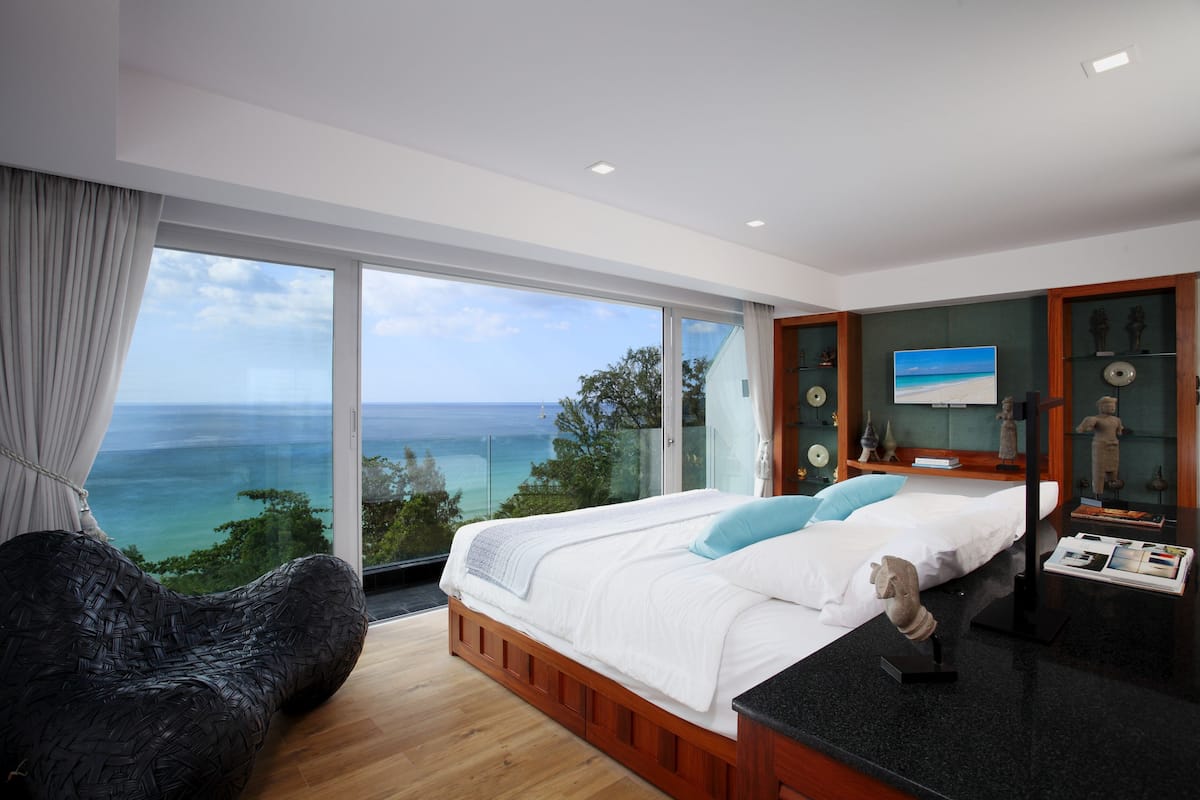 7 bedrooms, in-room safe, desk, blackout curtains