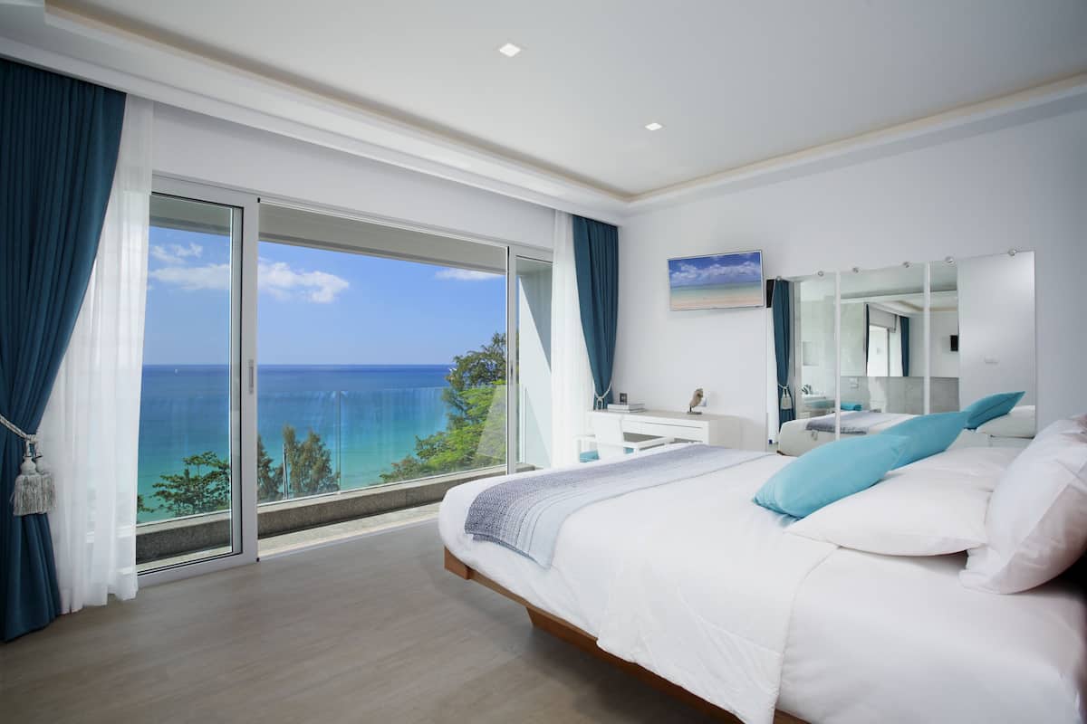 7 bedrooms, in-room safe, desk, blackout curtains