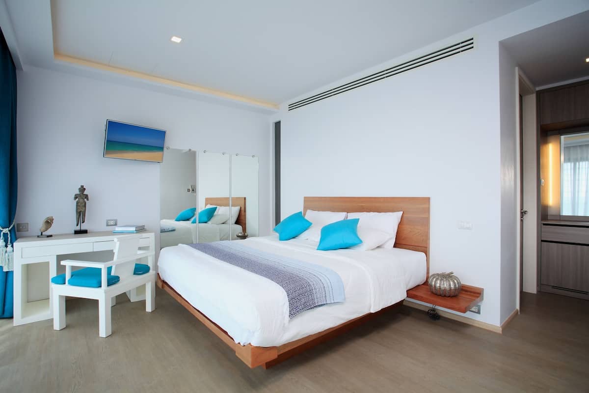 7 bedrooms, in-room safe, desk, blackout curtains