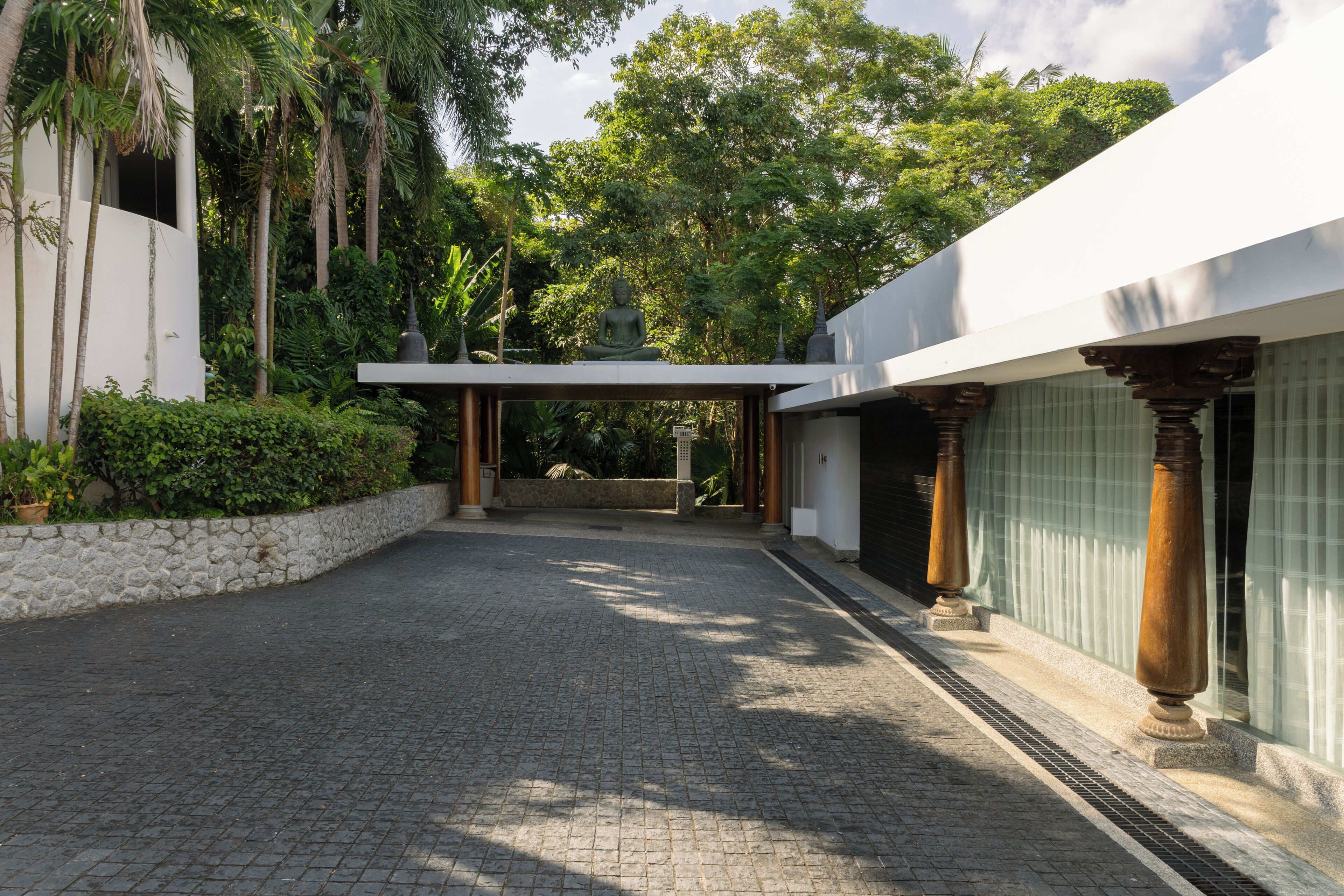 المنشأة من الخارج