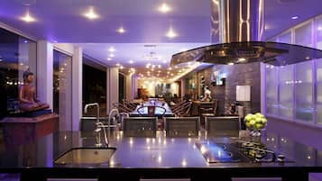 Luxury 11 Bedrooms Private Pool Villa, Sea View | In-room dining