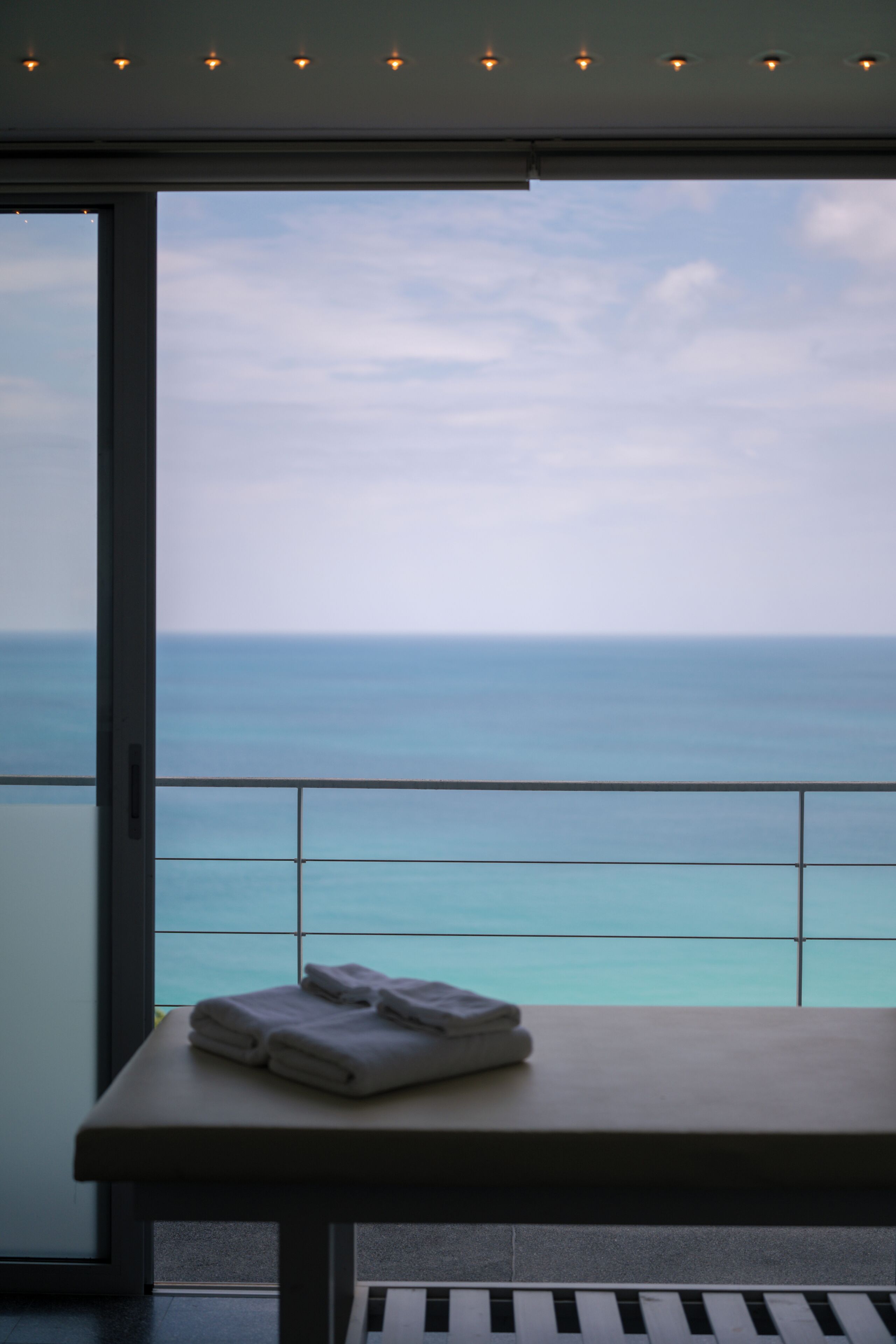 أحواض استحمام وحجيرات دش منفصلة، حوض استحمام عميق، دُش غزير