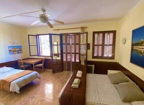 Kamar Double atau Twin Deluks, balkon | Tirai kedap cahaya, Wi-Fi gratis, dan seprai linen