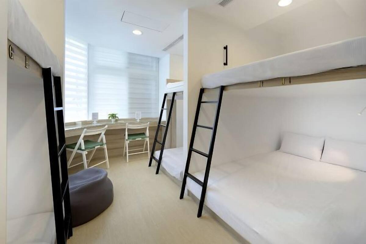 Hochwertige Bettwaren, Schreibtisch, schallisolierte Zimmer, WLAN