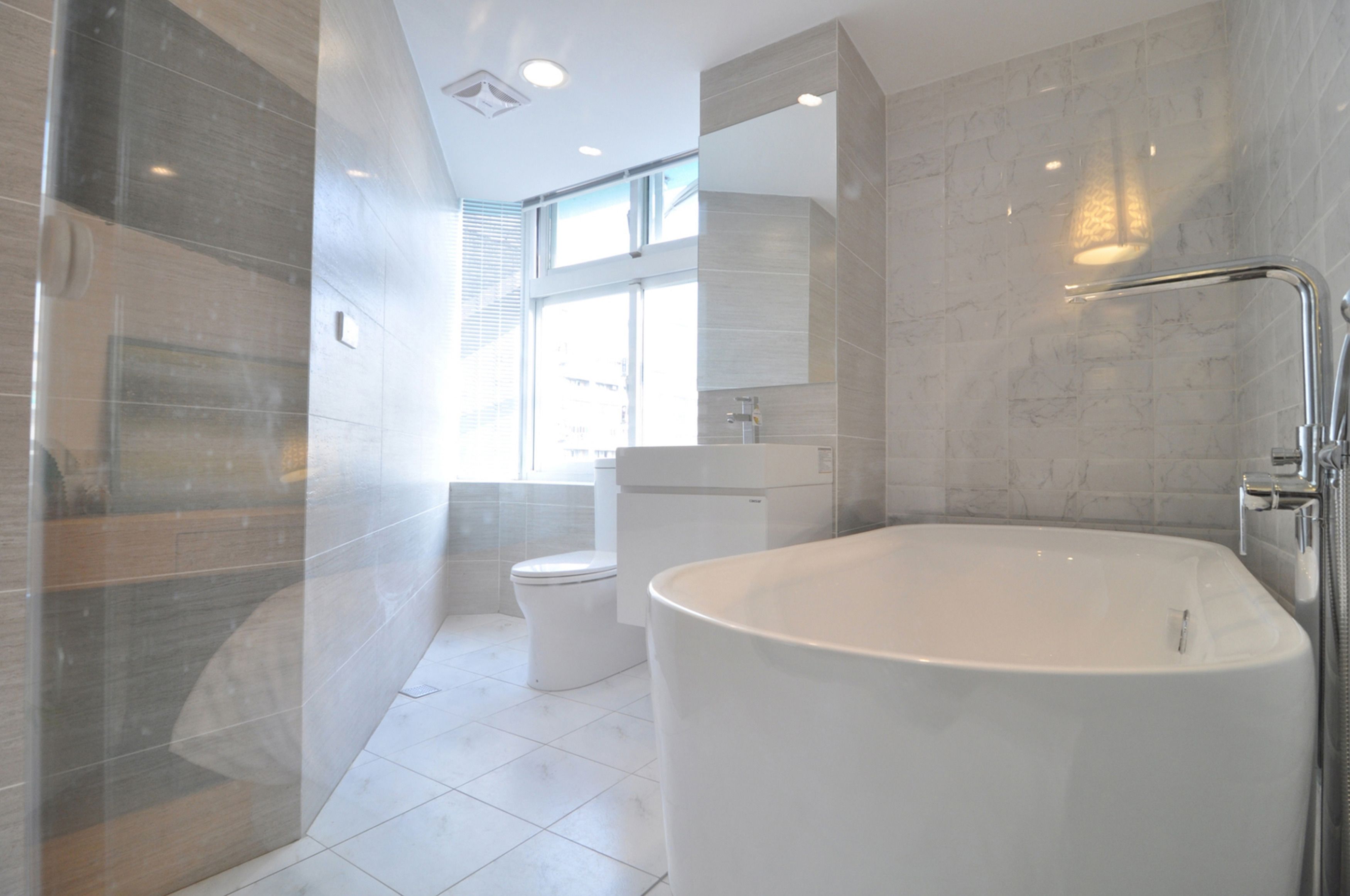 grand double room, bathtub | deep-soaking bathtub