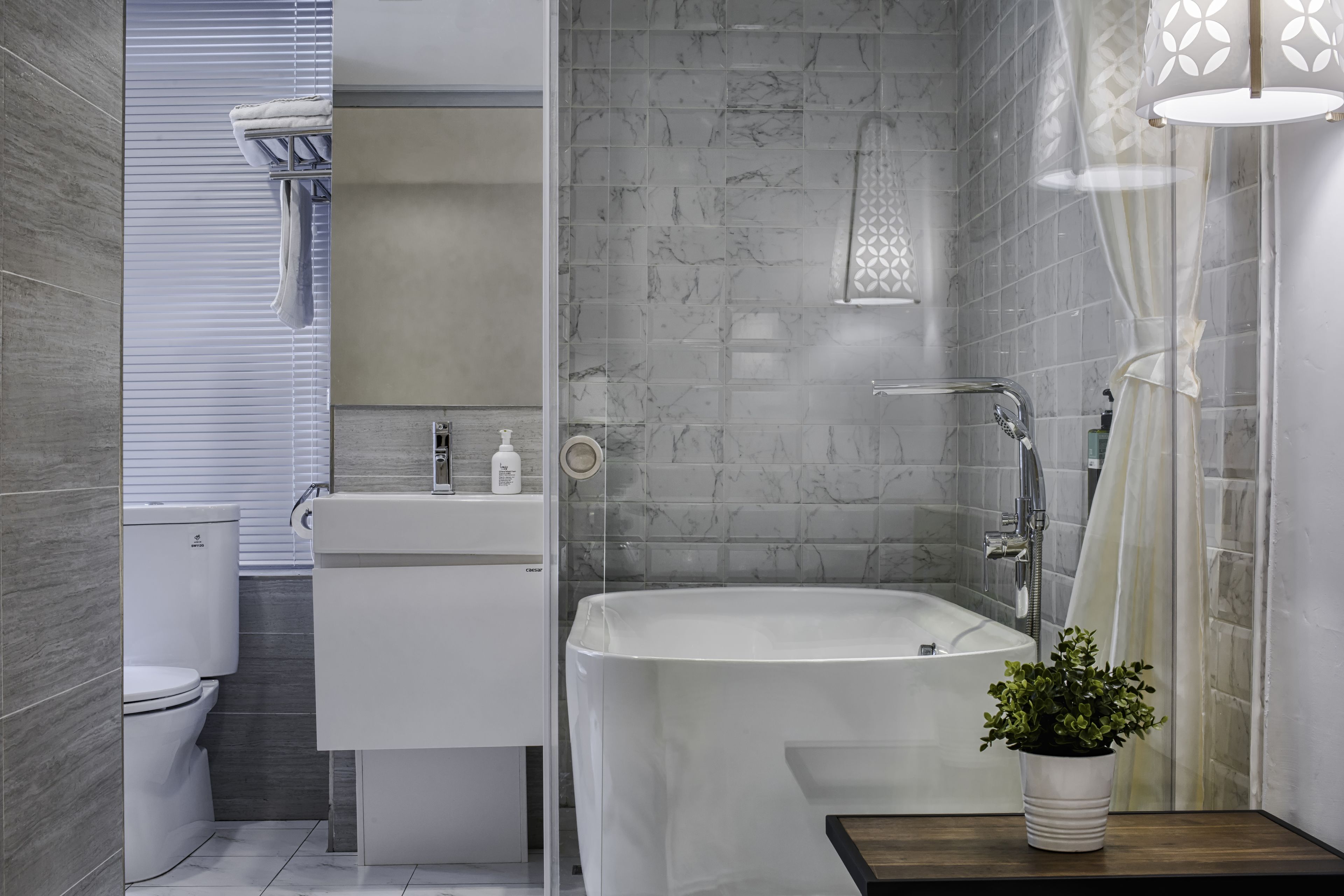 grand double room, bathtub | deep-soaking bathtub