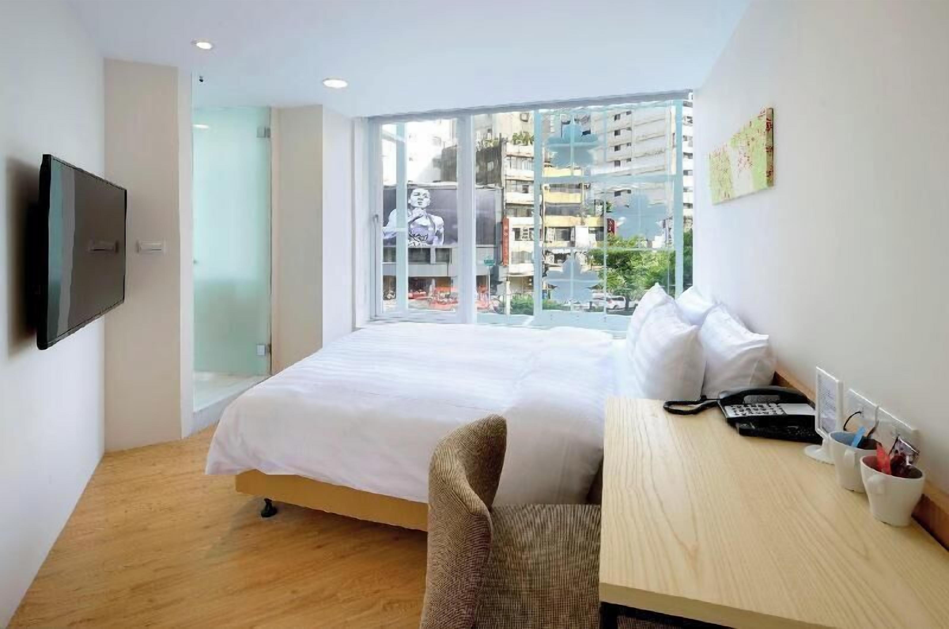 Ropa de cama de alta calidad, escritorio y sistema de insonorización 