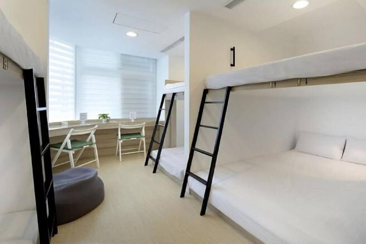 Hochwertige Bettwaren, Schreibtisch, schallisolierte Zimmer, WLAN