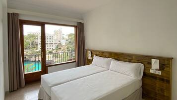 Cortinas blackout, Wi-Fi de cortesia, roupa de cama