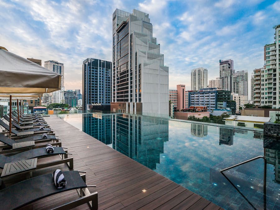 Outdoor pool, pool umbrellas, sun loungers