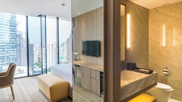 Grand Premier King Room | Minibar, in-room safe, desk, laptop workspace