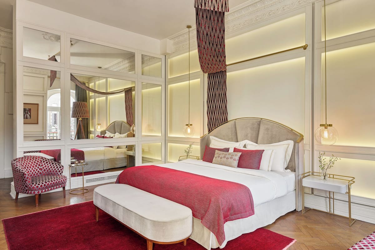 Junior Suite with Istiklal Avenue View