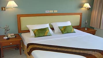 Standard Room, 1 King Bed | In-room safe, desk, free WiFi