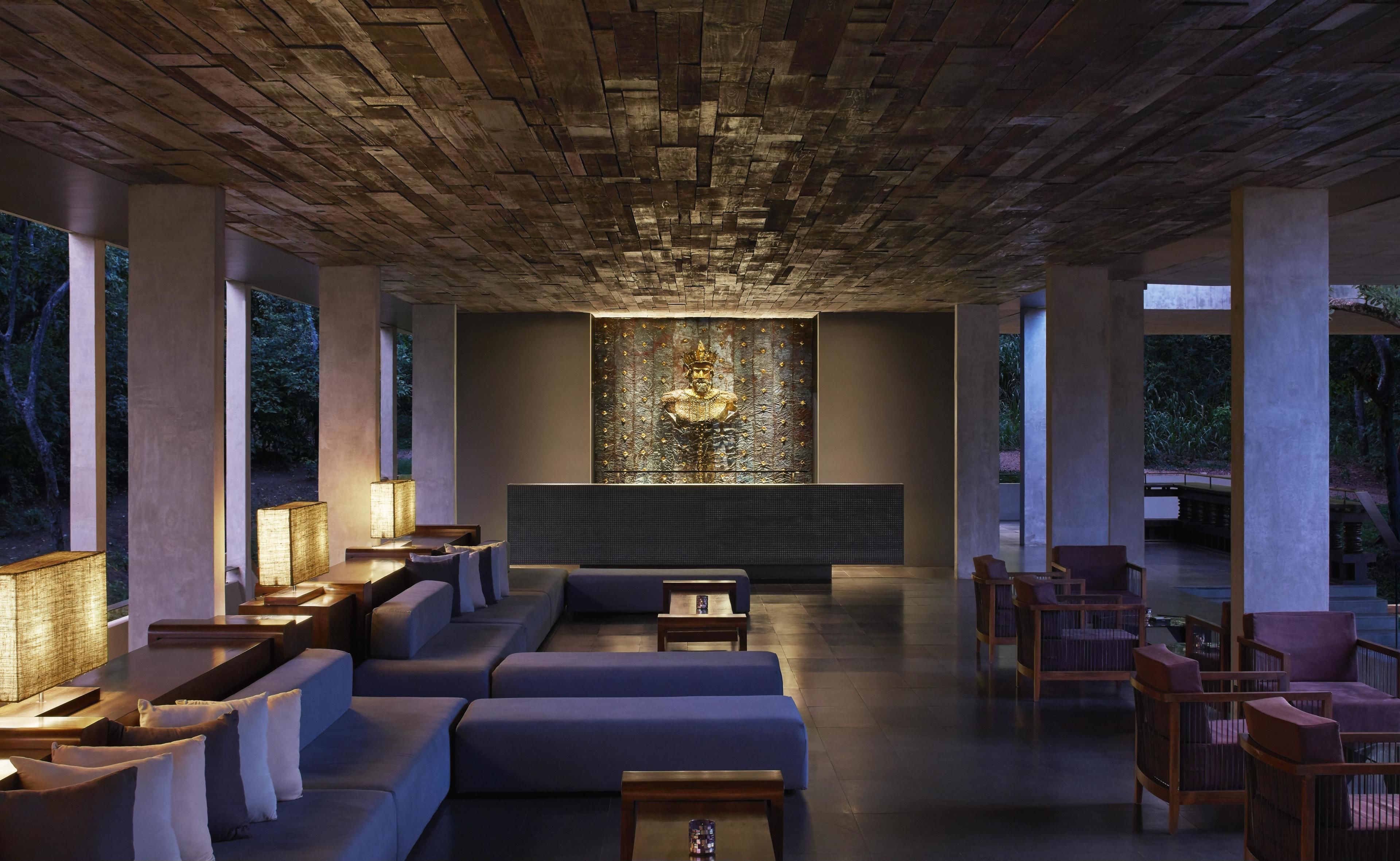 2 bars/lounges, poolside bar