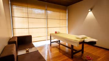 Couples treatment rooms, body treatments, deep-tissue massages