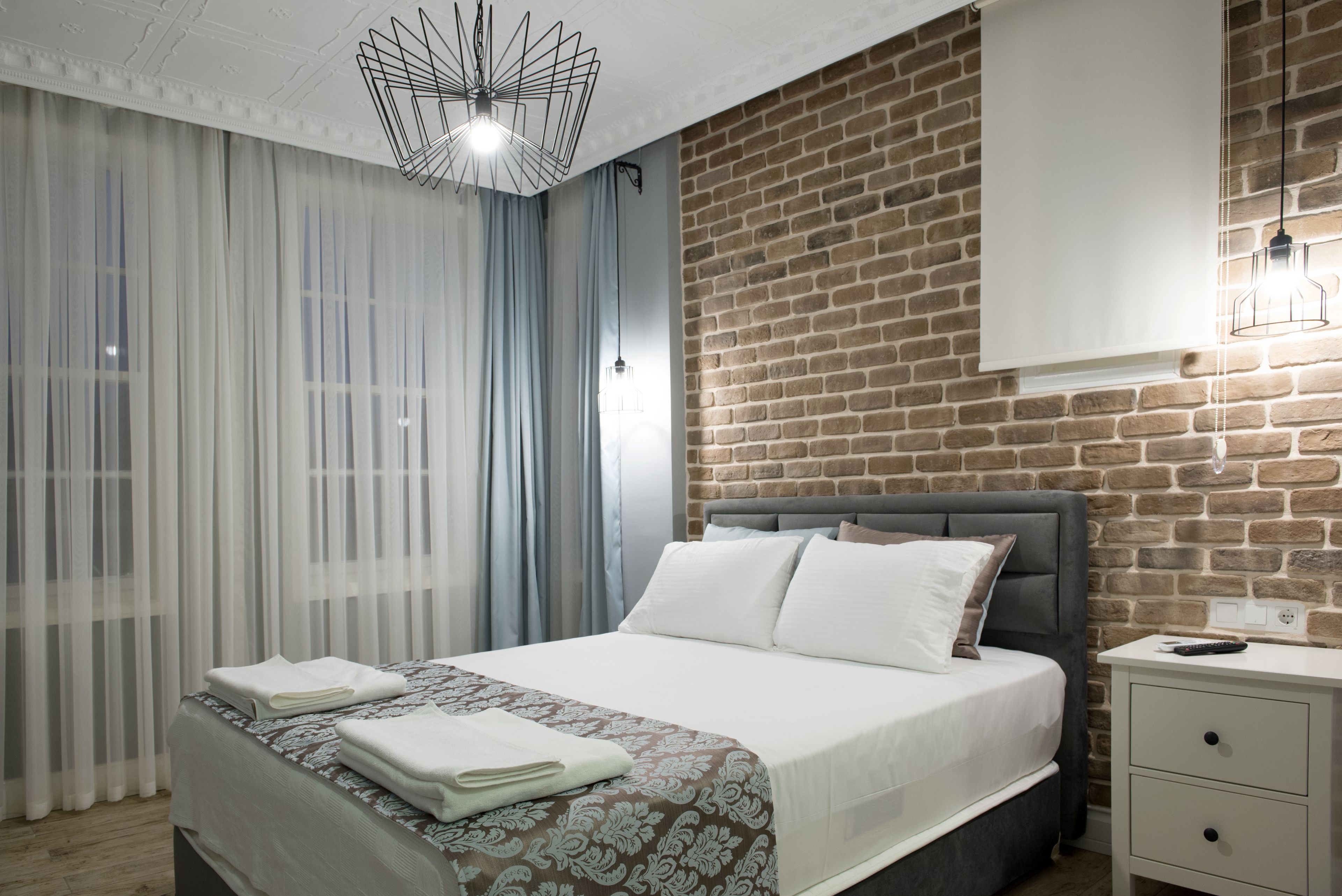 egyptian cotton sheets, premium bedding, in-room safe, desk