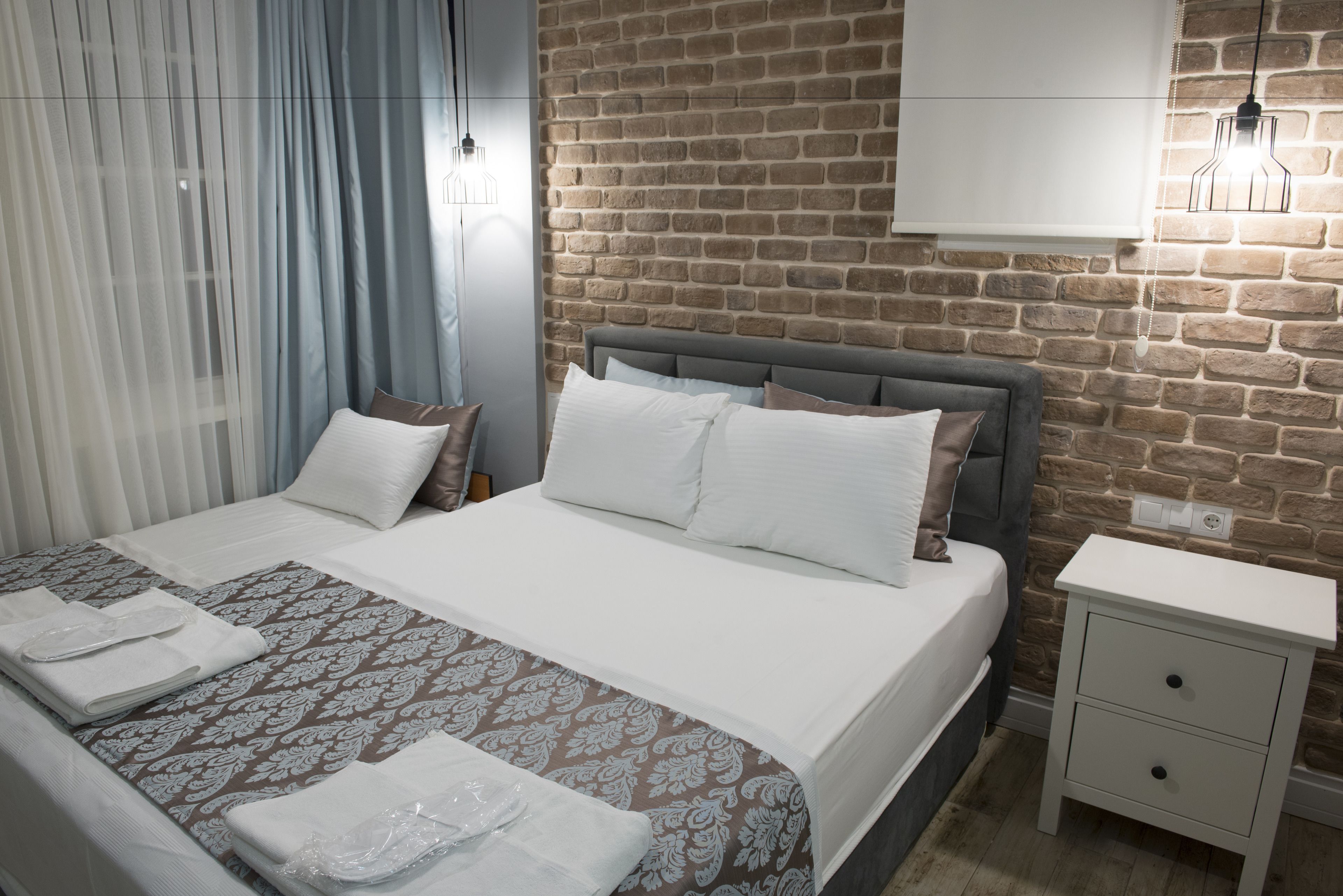 family room | egyptian cotton sheets, premium bedding, in-room safe, desk