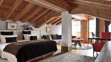 Luxury Duplex | Premium bedding, minibar, in-room safe, desk