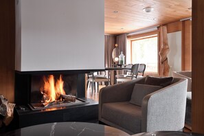 Independent Chalet | Living area | Flat-screen TV - Hôtel Le Strato (Courchevel)