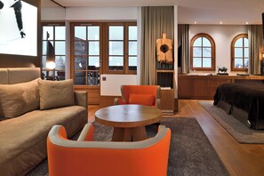 Junior Suite | Living area | Flat-screen TV - Hôtel Le Strato (Courchevel)