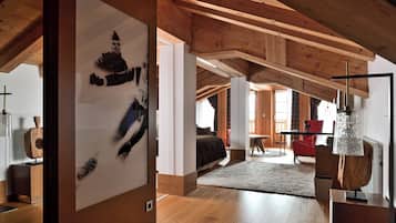 Luxury Duplex | Premium bedding, minibar, in-room safe, desk