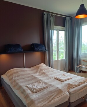 Soundproofing, free cots/infant beds, bed sheets - North Inn (Solleftea)