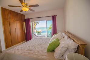 Beachfront Apartment, 2 Bedrooms, 1 Bathroom