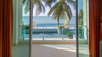 Beachfront Studio | Iron/ironing board, free WiFi