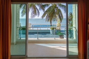 Beachfront Studio | Strygejern/strygebræt, gratis Wi-Fi