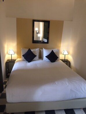 Dobbeltrom – classic, 1 soverom, bakgårdsutsikt | Blendingsgardiner, wi-fi (inkludert) og sengetøy