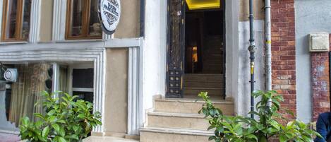 Double Room | 1 bedroom, premium bedding, free minibar, in-room safe