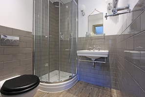 Classic Double Room | Bathroom