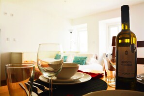 Family Studio | In-room dining - In Lisbon Apartments (Lisbon)