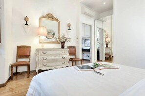 Minibar, coffres-forts dans les chambres, décoration personnalisée