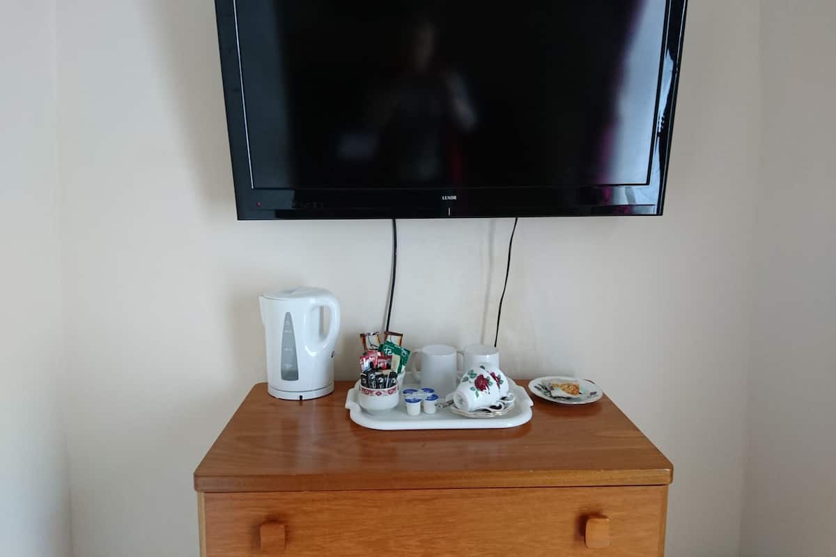 Twin Room | Room amenity