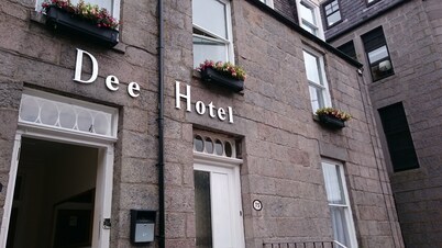 Dee Hotel