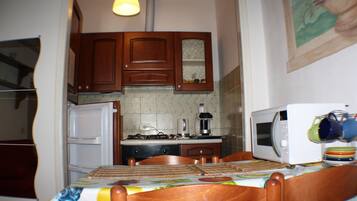 Apartment, 1 Bedroom | In-room dining