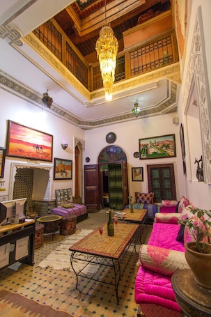 Basic Single Room, 1 Twin Bed | Living area. Riad Dar Al Ouali